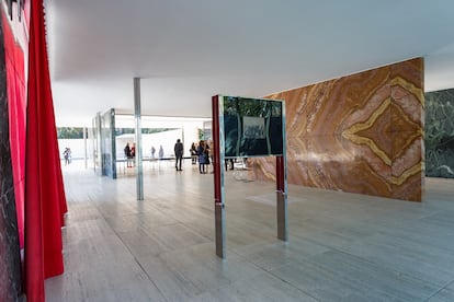 La instalación de Laura Martínez de Guereñu 'Re-enactment' que se pudo ver en 2020 en el pabellón Mies van der Rohe.