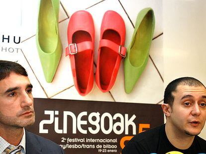 El presidente de Hegoak, Txema Gonzalo, y Roberto Castón, director del festival, durante la presentación de una edición anterior.