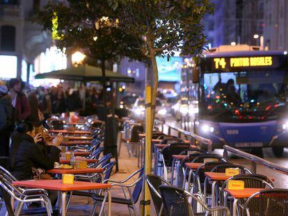 Terraza de un restaurante en la Gran Vía, este miércoles.