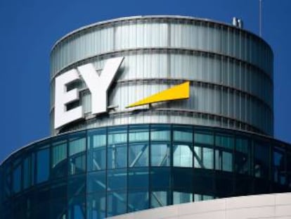 Logo de EY.