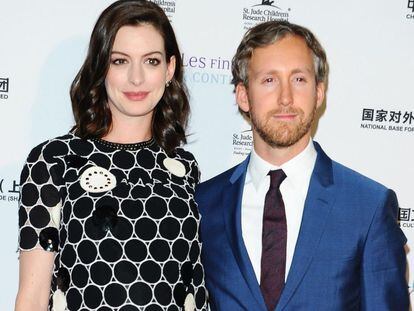 La actriz Anne Hathaway y su esposo Adam Shulman.