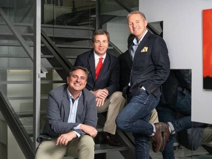 Equipo fundador de Cartel.es: de izquierda a derecha, Gonzalo R. García de Diego, Wilhelm Mayer y Paul  McCaughey.