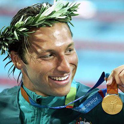 Ian Thorpe, tras ganar la medalla de oro en los 200 metros libres durante los Juegos Olímpicos de 2004 en Atenas.