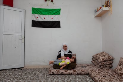 Syrian Melak El Osman with her three-year-old daughter Aya.