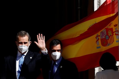 El Rey y el presidente del Gobierno, antes del acto de este martes en el Congreso.