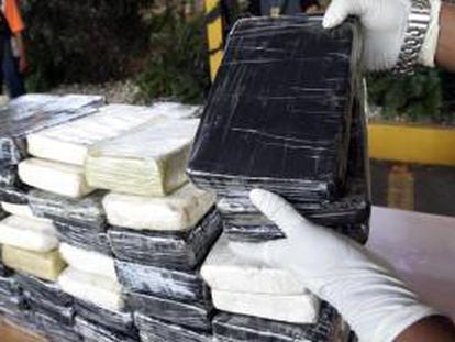 Ecuador, a pesar de no ser un gran productor, es un importante puerto de tránsito de la cocaína que sale de Colombia y Perú.