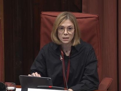 En su discurso de toma de posesión Rosa Romà anunció una apuesta por la "refundación" de la CCMA para actualizar los medios públicos.