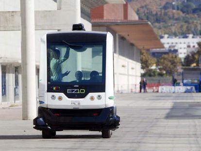 Un autobus sin conductor recorre la feria &#039;Smart City Expo World Congress&#039;, que se celebra en el recinto Gran V&iacute;a de Fira de Barcelona del 17 al 19 de noviembre. 