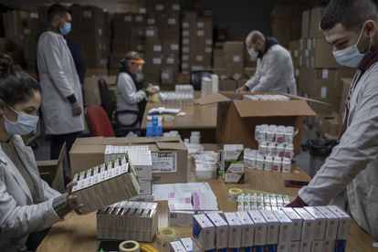 Members of an NGO prepare a distribution of medicines, last day 3 in Beirut. 