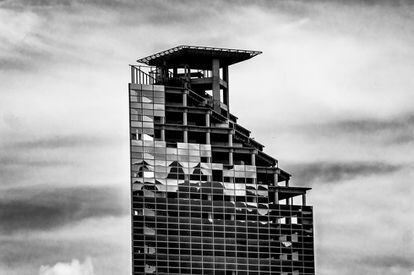 Parte superior de la llamada 'Torre de David' un proyecto de David Brillenbourg para un centro financiero en Caracas que la crisis económica truncó y acabó ocupado por cientros de familias sin hogar.