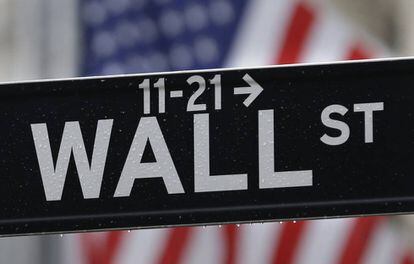 Cartel indicando Wall Street, en Nueva York. 