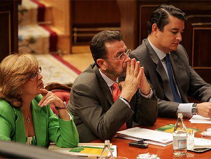 Concha Caballero, Manuel Gracia y Antonio Sanz, en un momento del debate en el Congreso.