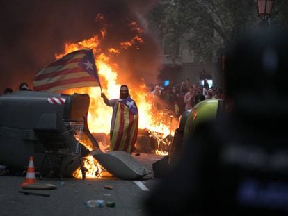 Disturbios en el centro de Barcelona, el viernes 18 de octubre.