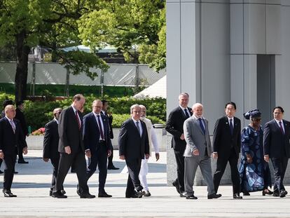 Los líderes de la cumbre del G-7 celebrada en Hiroshima se encaminan hacia la tradicional "foto de familia".