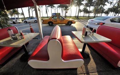 El café Beacon en Ocean Drive, South Miami Beach, el distrito 'art déco' favorito del asesino Dexter Morgan.