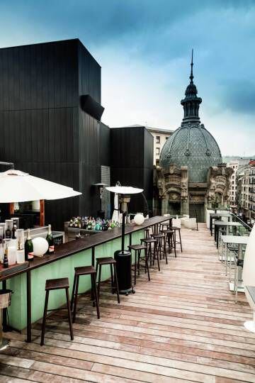 Ya sea en la acogedora terraza del Yandiola en Bilbao o en cualquier otro sitio, su café Nespresso, en sus múltiples variedades, siempre le resultará familiar.