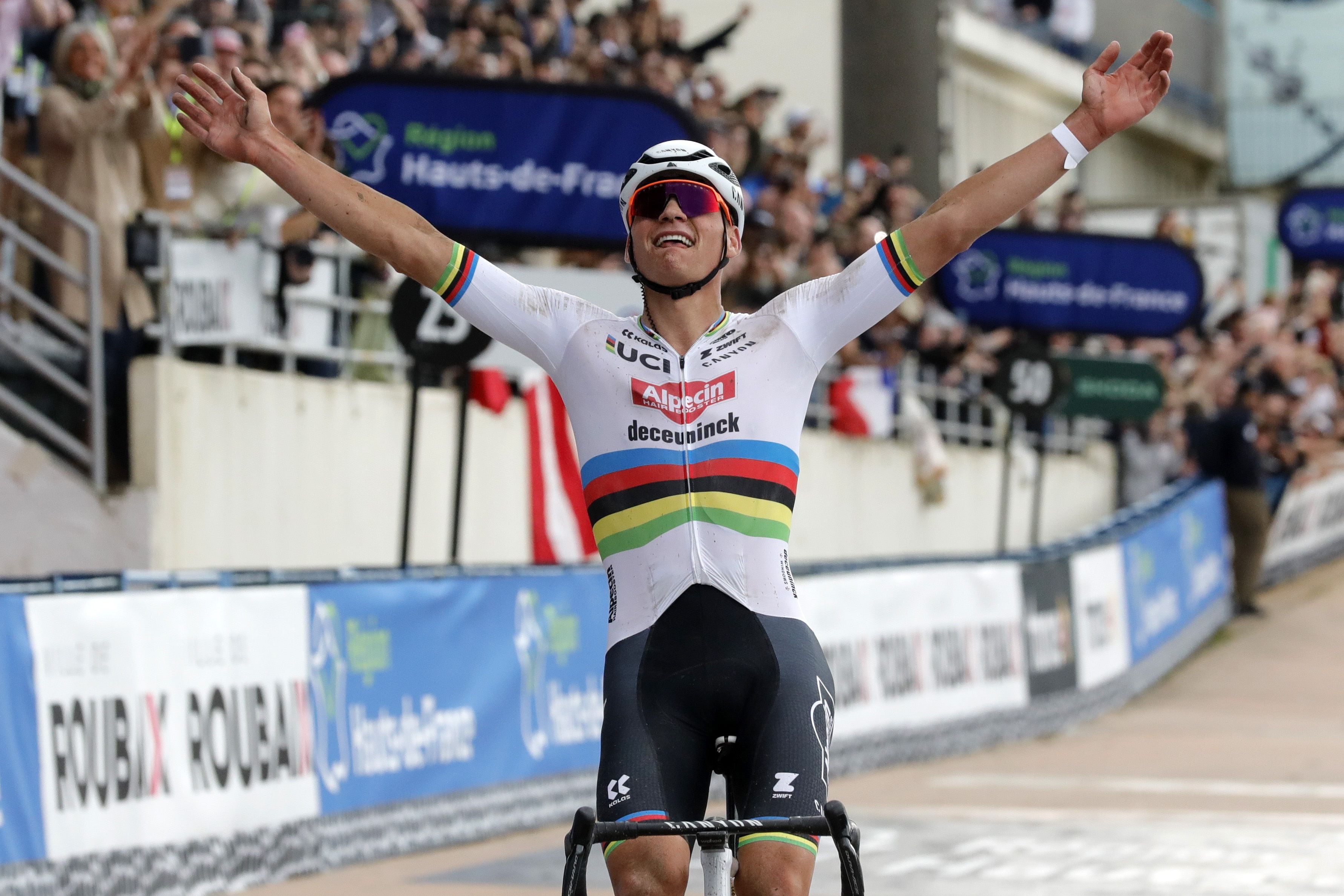 En la París- Roubaix, el infierno es Van der Poel, que logra su segunda victoria consecutiva