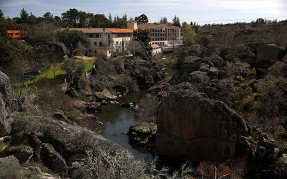 Baleneario Aguas de Retortillo, que toma el agua mineromedicinal del río Yeltes.