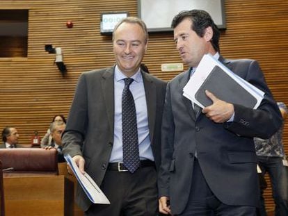 El presidente Alberto Fabra y José Ciscar en las Cortes Valencianas.