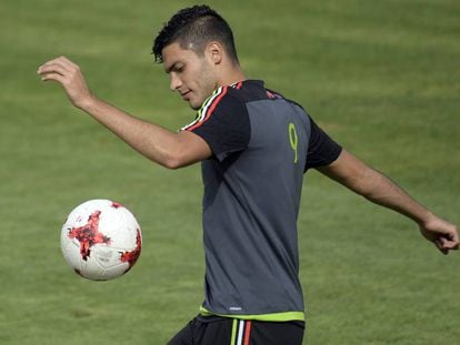 Raúl Jiménez durante un entrenamiento.