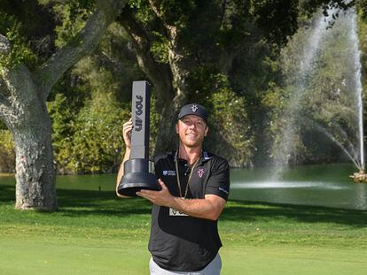 Talor Gooch, con el trofeo.