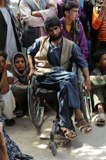 Mazar e Sharif, Afganistán 2011. Distribución de cupones para la compra de alimentos en comercios locales. Los beneficiarios de este programa eran viudas, huérfanos y mutilados de guerra. El triste legado de décadas de guerra y sufrimiento.