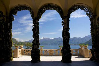 Lago Como (Italia)

El tercer lago más grande de Italia es un destino ideal para cinéfilos. En la Villa del Balbianiello se han rodado películas como 'Casino Royale' o 'Star Wars II: El ataque de los clones' (sí, es aquí donde se casan en secreto Anakin y Padmé Amidala).

 