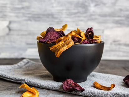 'Chips' vegetales: ¿son más sanas que las patatas fritas de toda la vida o es solo la impresión?