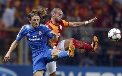 Luka Modric con Sneijder.