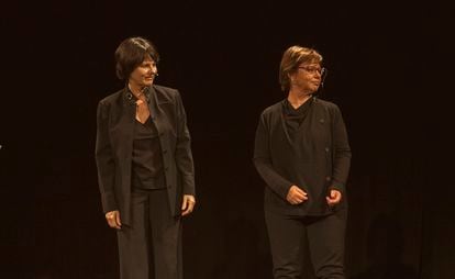 Chantal Maillard y Piedad Bonnett, el 20 de octubre de 2018, en el recital de clausura del Festival de Poesía Irreconciliables de Málaga, que dio lugar al libro 'Daniel. Voces en duelo'. CORTESÍA FESTIVAL POESÍA IRRECONCILIABLES /