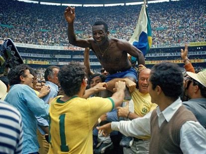 Pelé tras ganar la Copa del Mundo el 21 de junio de 1970.