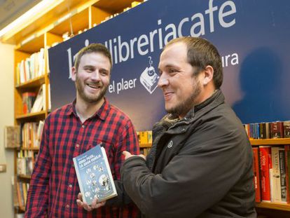 Maiol Roger, a la izquierda, junto al diputado David Fern&aacute;ndez.