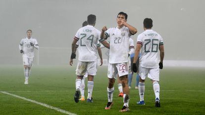 Hirving Lozano celebra su gol frente a Japón.