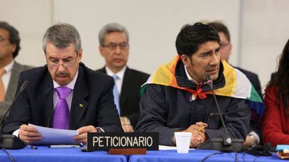 Carlos P&eacute;rez Guartambel, a la derecha, durante una audiencia en la CIDH. 