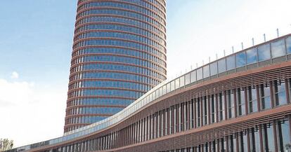 Torre Pelli, zona comercial y de parking anexa a la misma con una superficie de 9.000 metros cuadrados, enconfrada por STEN.