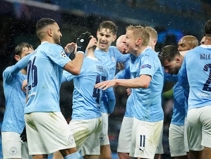 Los jugadores del Manchester City celebran la victoria ante el PSG este martes en el Etihad.