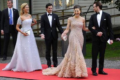 La princesa Madeleine de Suecia, el príncipe Carl Philip, la princesa Victoria y Daniel Westling.
