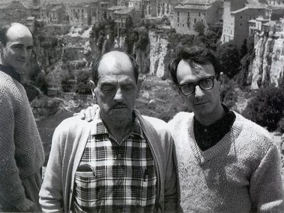 Luis Bu&ntilde;uel y Carlos Saura en Cuenca en 1960. En segundo plano, Antonio Saura, hermano del cineasta.