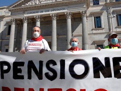 Pensionistas en una manifestación.