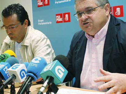 Pablo López Vidal e Ismael Rego, ayer en el Parlamento de Galicia.