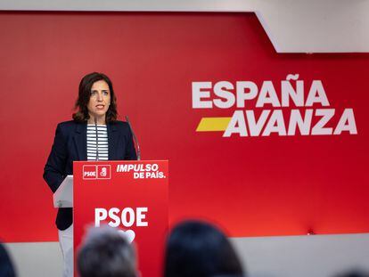 La portavoz de la Comisión Ejecutiva Federal del PSOE, Esther Peña, durante la rueda de prensa de este lunes.