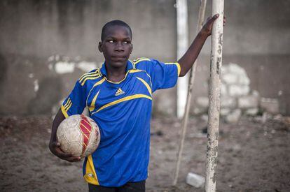 James Obeid, 16 años. Sólo un tercio de los y las adolescentes consigue matricularse en la educación secundaria en Tanzania.