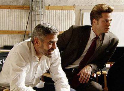 George Clooney (izquierda) y Brad Pitt, en un descanso del rodaje de <i>Quemar después de leer.</i>