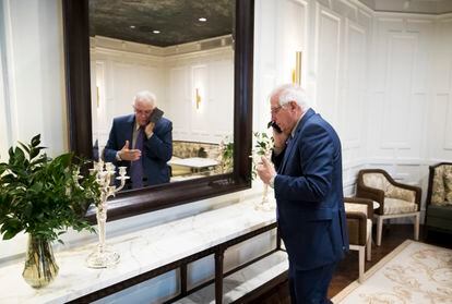 Josep Borrell, tras la entrevista en el Hotel Ritz de Madrid, el pasado viernes.