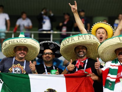 Algunos aficionados de M&eacute;xico durante el juego contra Nueva Zelanda