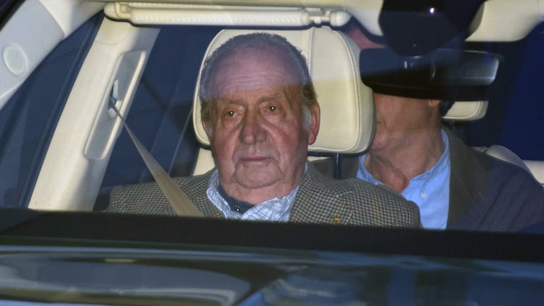 Juan Carlos I, el pasado enero, acude al hospital a visitar a su sobrina Simoneta Gómez Acebo.
