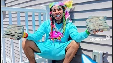 6ix9ine, el rapero que delató a una banda para evitar 47 años de carcel, ha roto todos los records durante su arresto domiciliario