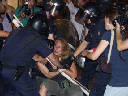 Carga policial en la Puerta del Sol del miércoles.