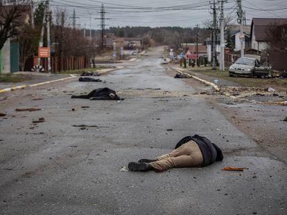 Imagen ganadora del premio Ortega y Gasset de Periodismo a la mejor fotografía. Fue tomada en la ciudad ucrania de Bucha en abril de 2022, después de que se retiraran las tropas rusas.