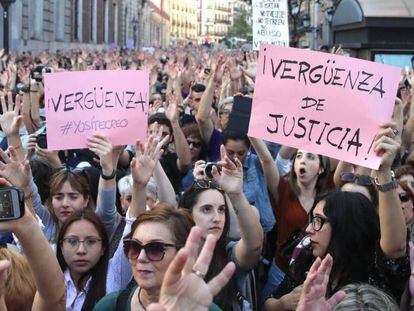 Concentración contra la sentencia en el juicio a La Manada, frente al Ministerio de Justicia, en Madrid.